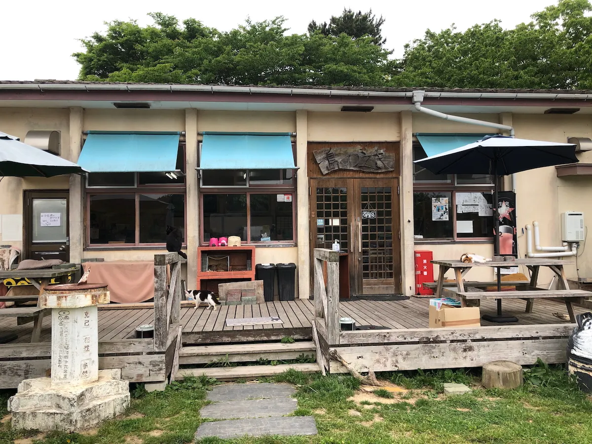 Shimanoeki in Tashirojima is refurbished from an abandoned elementary school